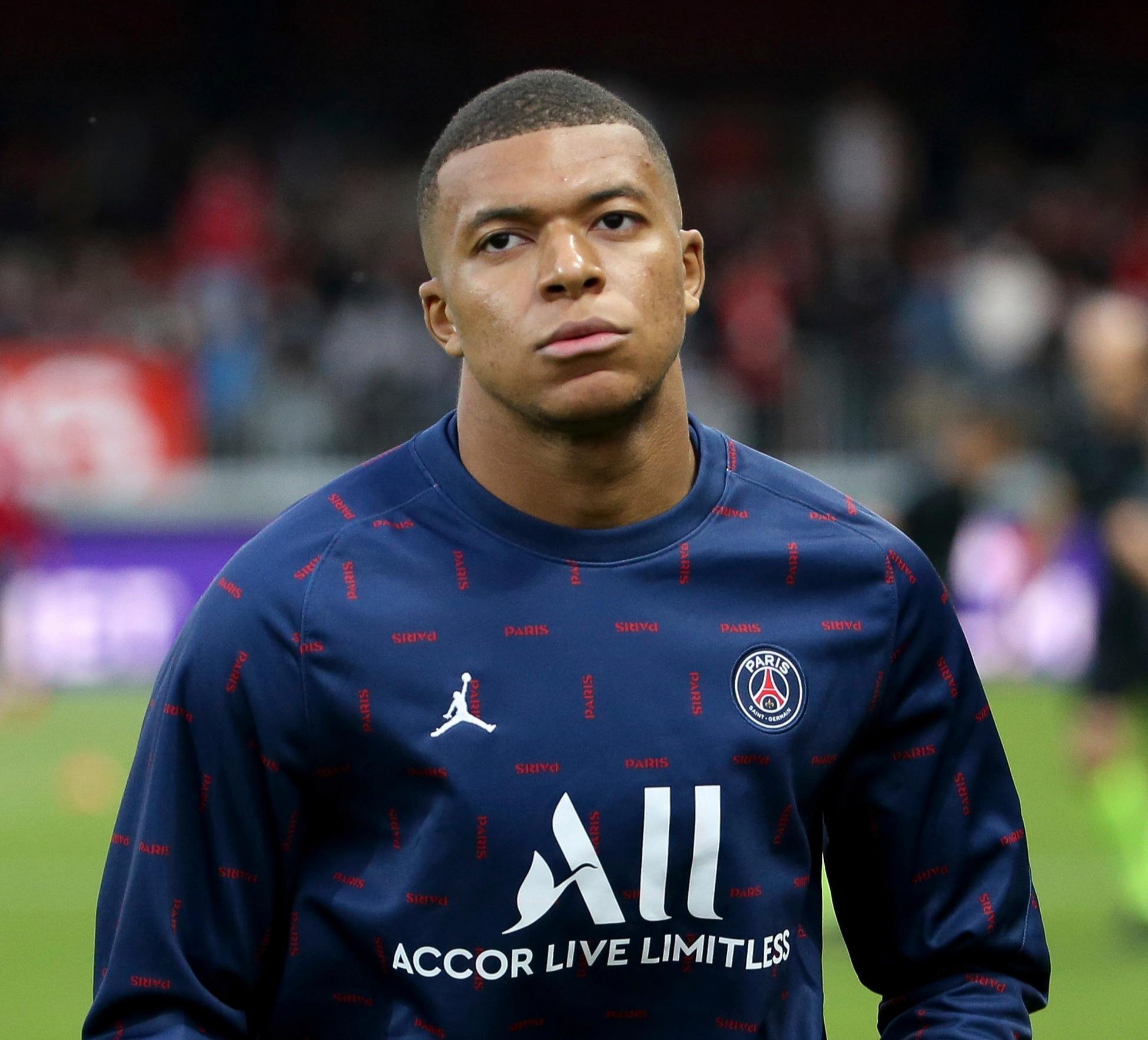 雷霆狂胜独行侠豪取14连胜！SGA三节打卡33分，浓眉9中1仅得2分（雷霆大胜独行侠豪取14连胜：SGA三节轰33分，浓眉9投1中仅2分）